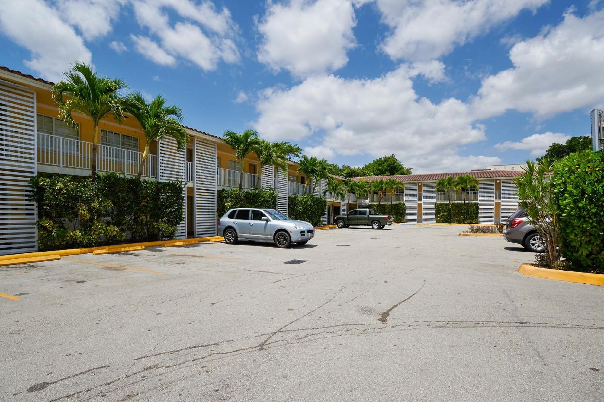 Oyo Hotel Coral Gables - Miami Airport Εξωτερικό φωτογραφία